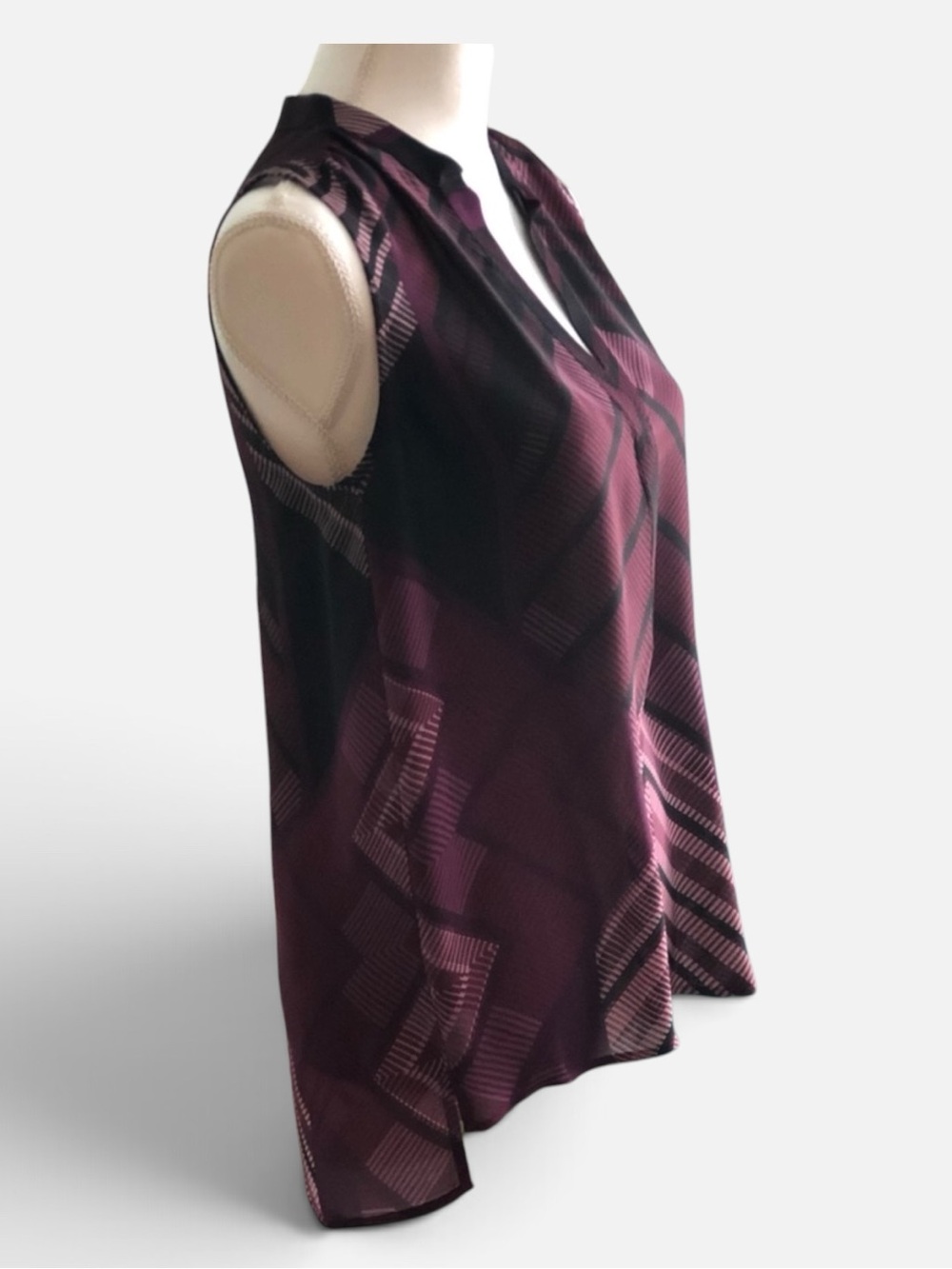 VINCE Plum and Black Sleeveless V-Neck Geometric Blouse